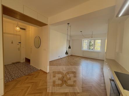 Pronájem bytu, 3+kk, 72 m²