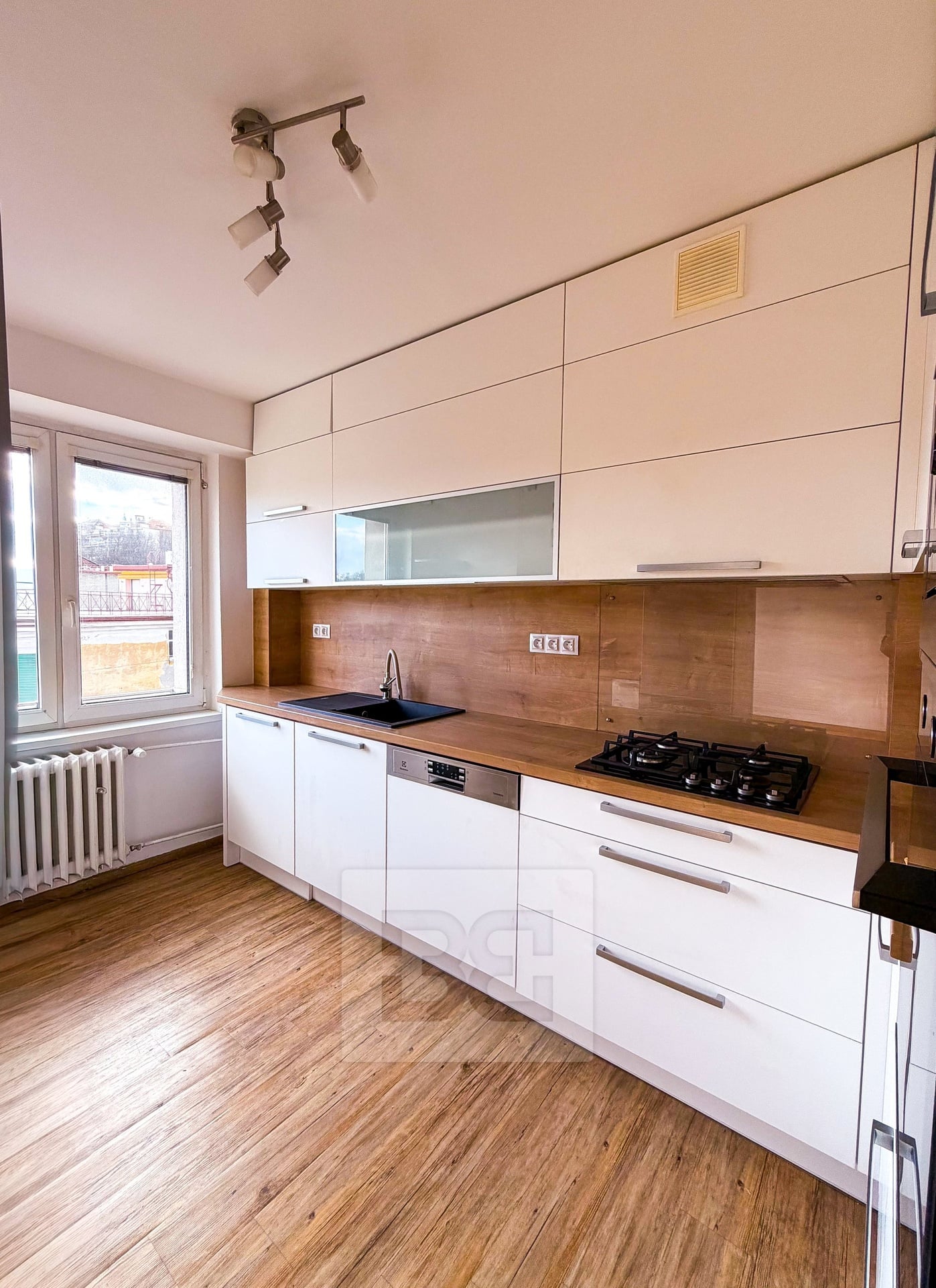 7D335C2F-B6B9-416F-BEC0-39086D4F99F5