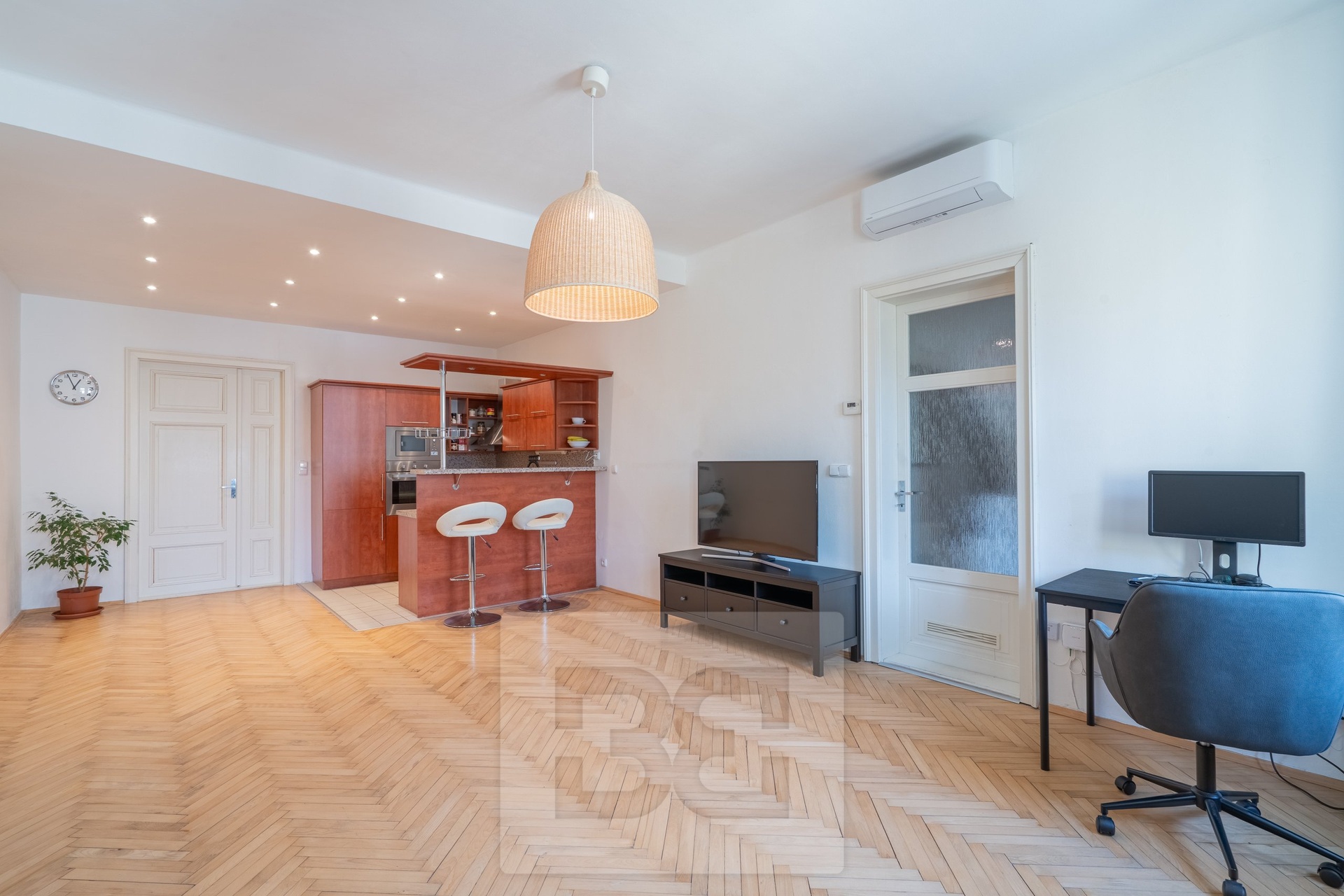 Obývací pokoj s kuchyní