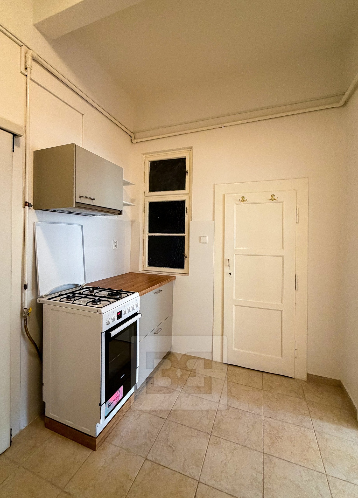 0645D688-E6D6-49D9-A099-F001FB48A083