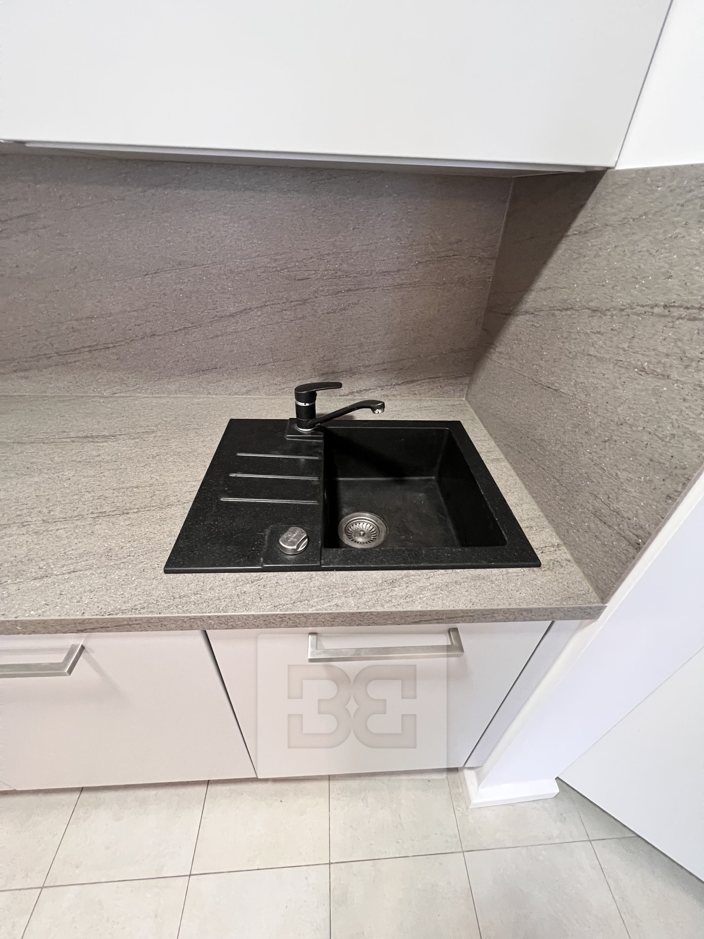 Světlý, prostorný byt 3+kk po rekonstrukci, Praha 10, ulice Nučická