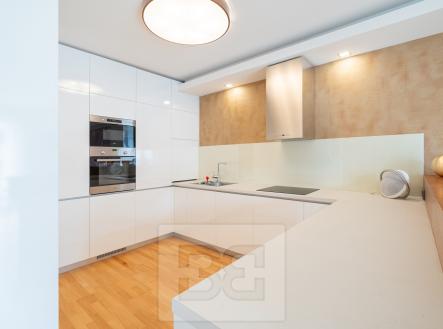 Pronájem bytu, 3+kk, 110 m²