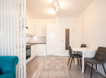 Pronájem bytu, 1+kk, 44 m²