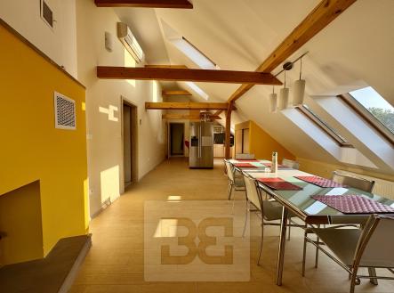Pronájem bytu, 3+kk, 195 m²