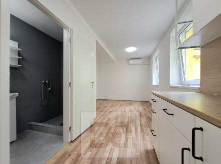 Pronájem bytu, 1+kk, 70 m²