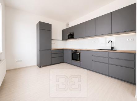 Pronájem bytu, 3+kk, 90 m²