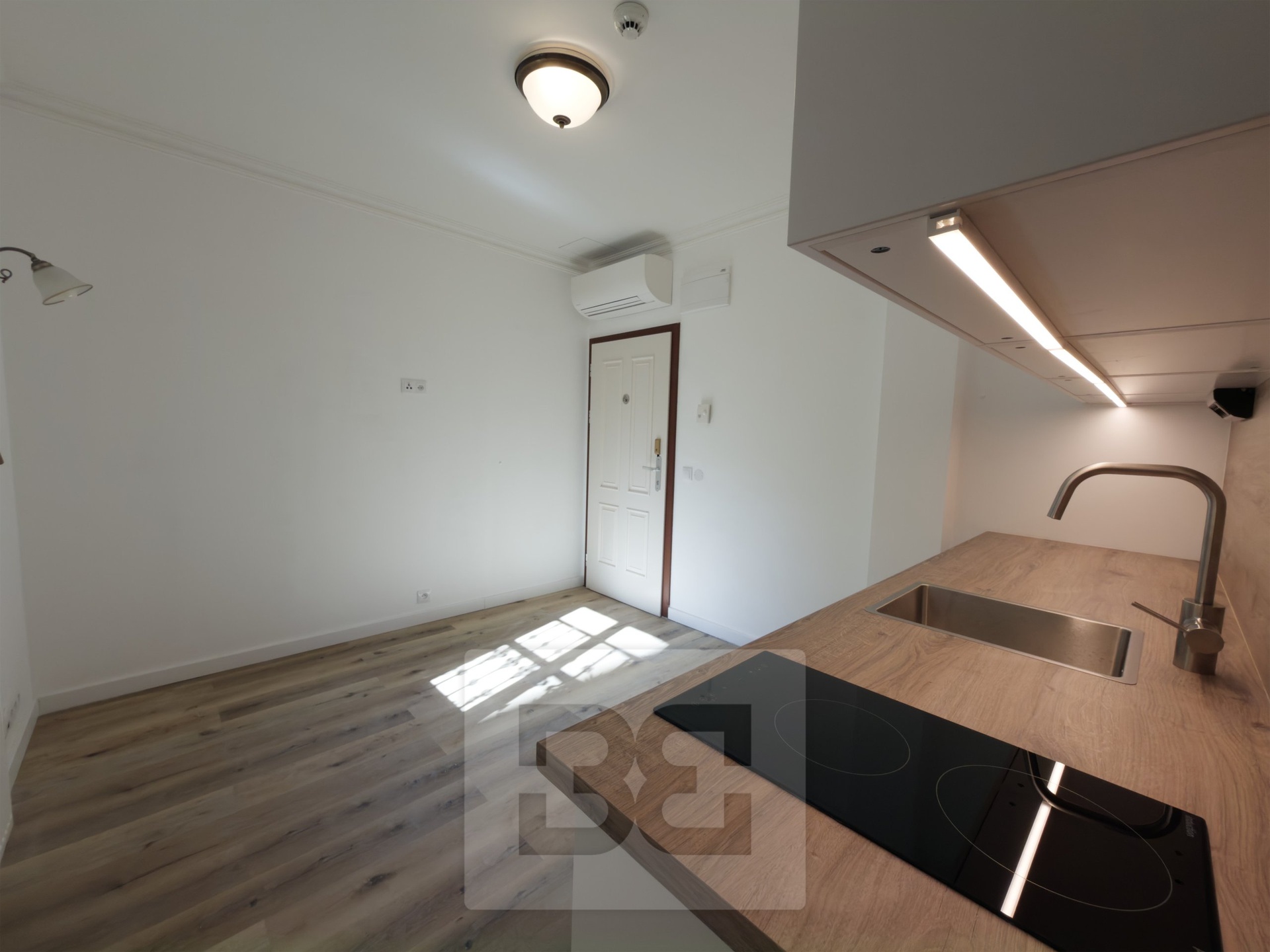 Nebytový prostor 1+kk k bydlení, 14 m², Praha 2 – Balbínova