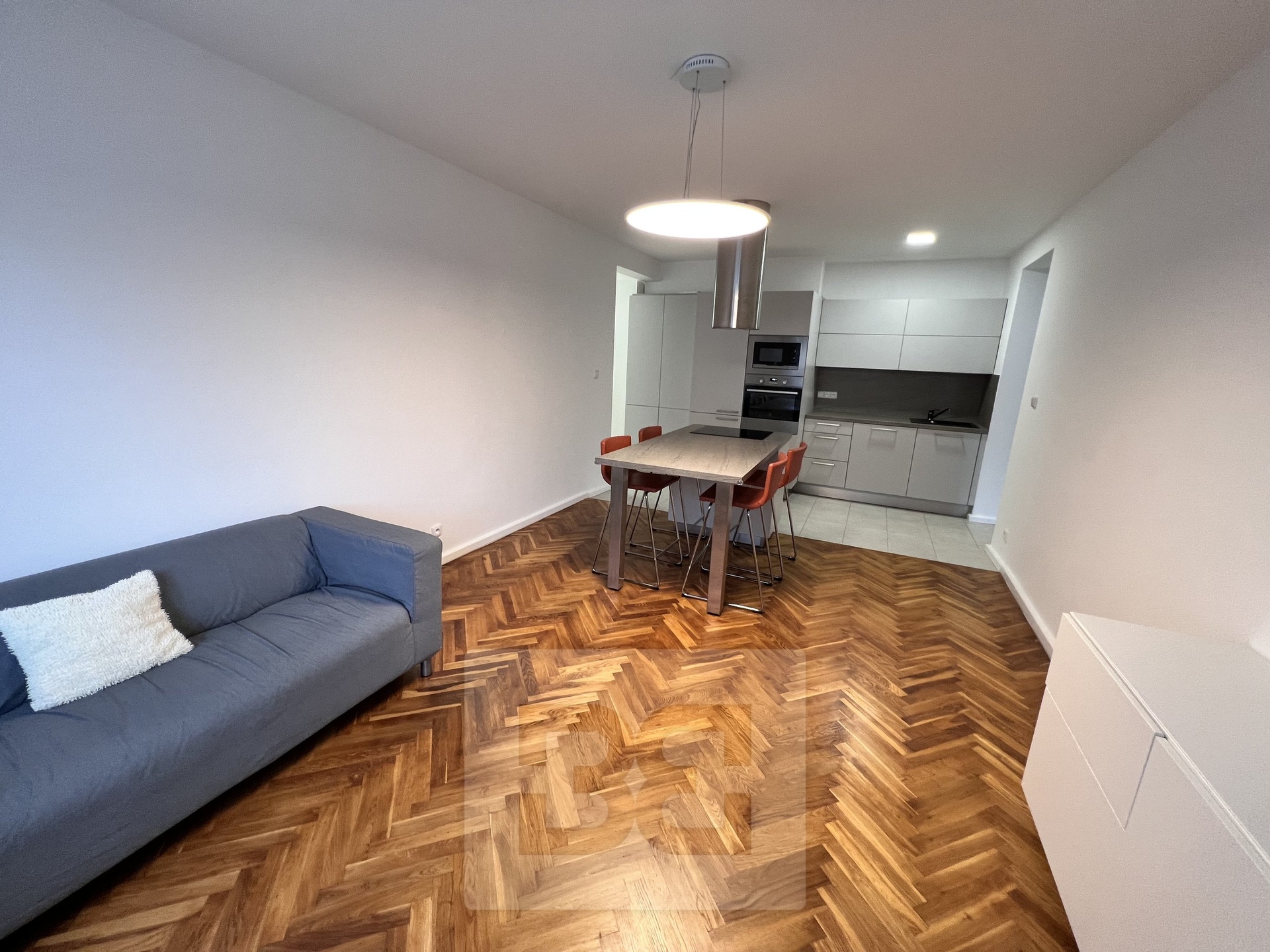 Světlý, prostorný byt 3+kk po rekonstrukci, Praha 10, ulice Nučická