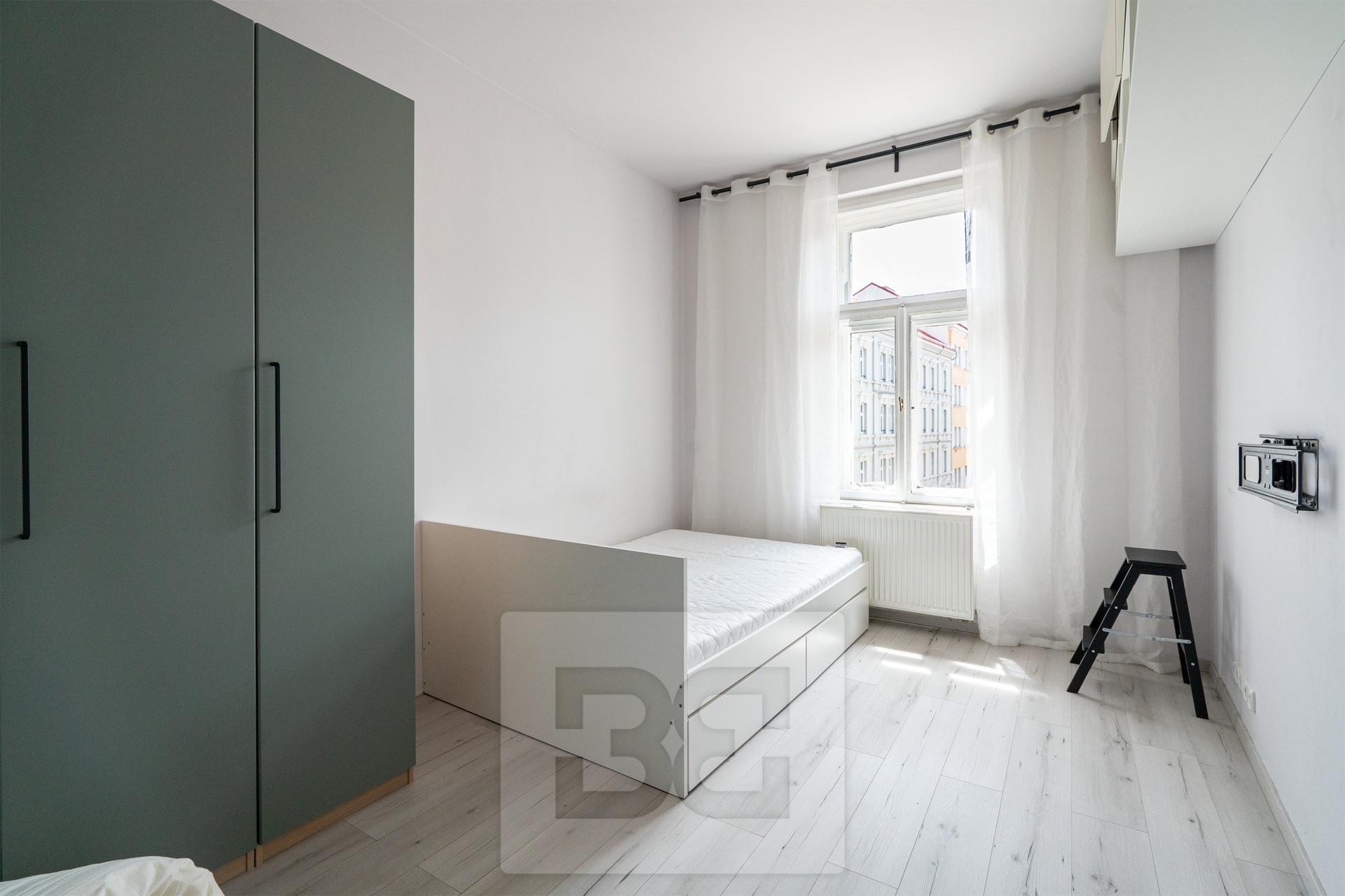 Pronájem bytu 1+1 33 m², Praha - Žižkov