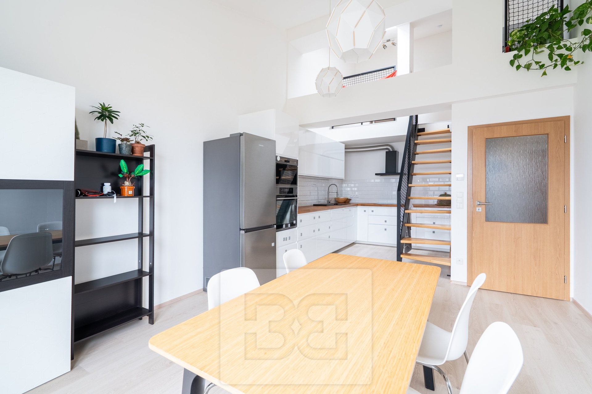 Pronájem bytu 3+kk 72 m², Chýně