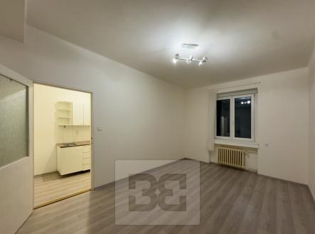 Pronájem bytu, 1+kk, 26 m² obrázek