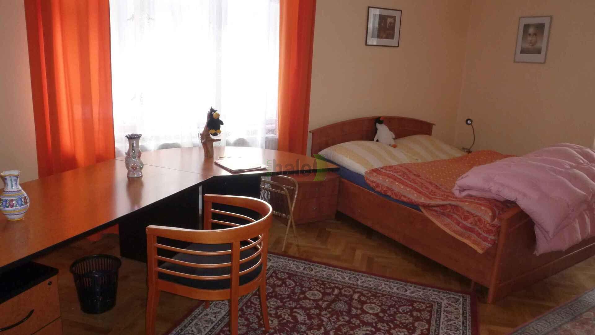 Pronájem pokoj v bytě 3+1 České Budějovice, u centra pro ženu.
