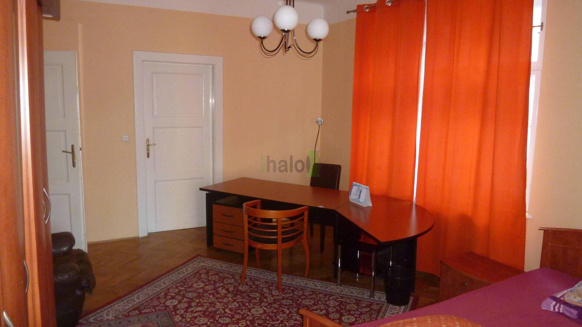 Pronájem pokoj v bytě 3+1 České Budějovice, u centra pro ženu.