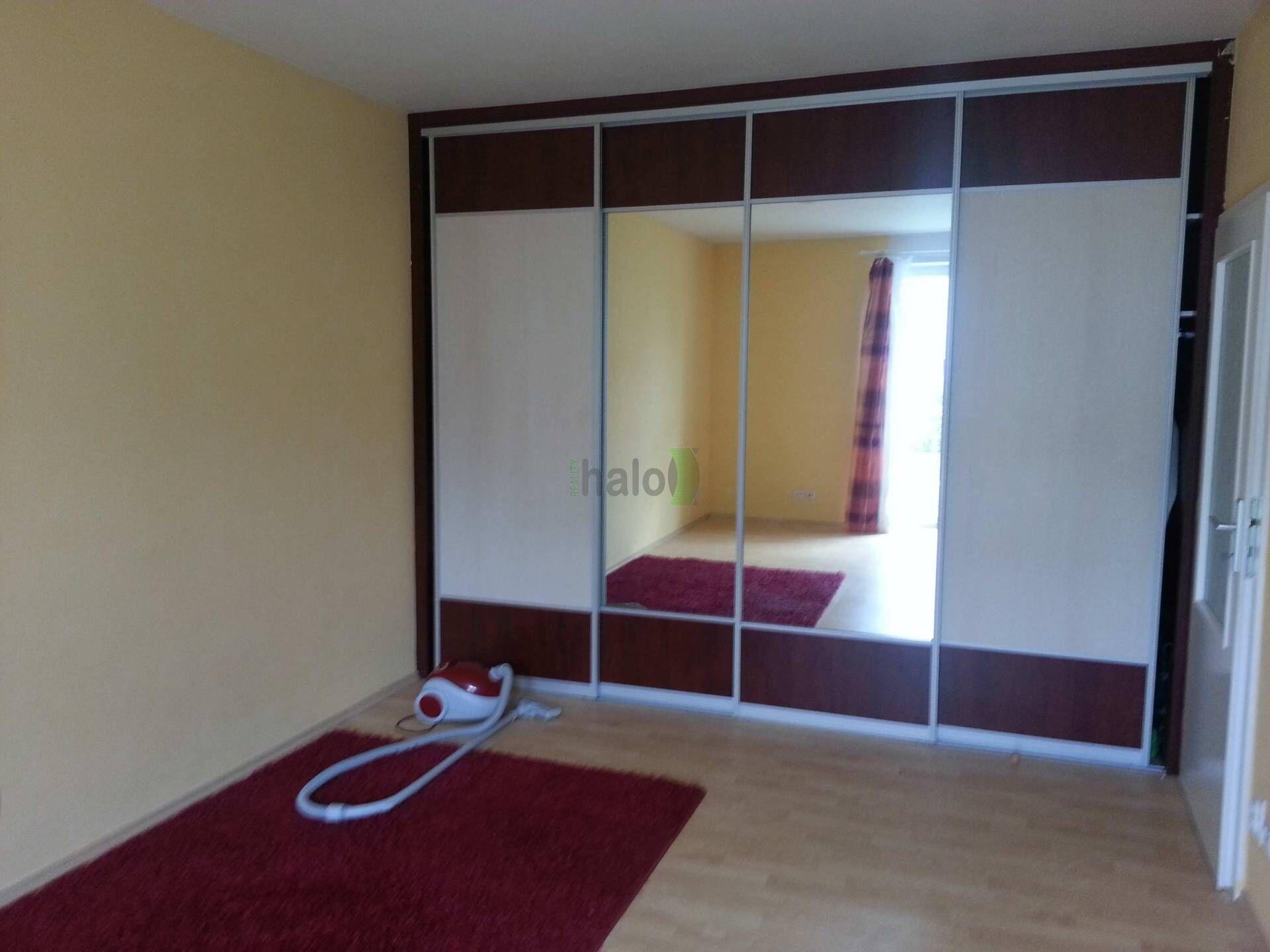 Pronájem 1+kk České Budějovice, Spojovací