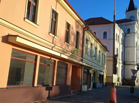 Pronájem - obchodní prostor, 200 m²