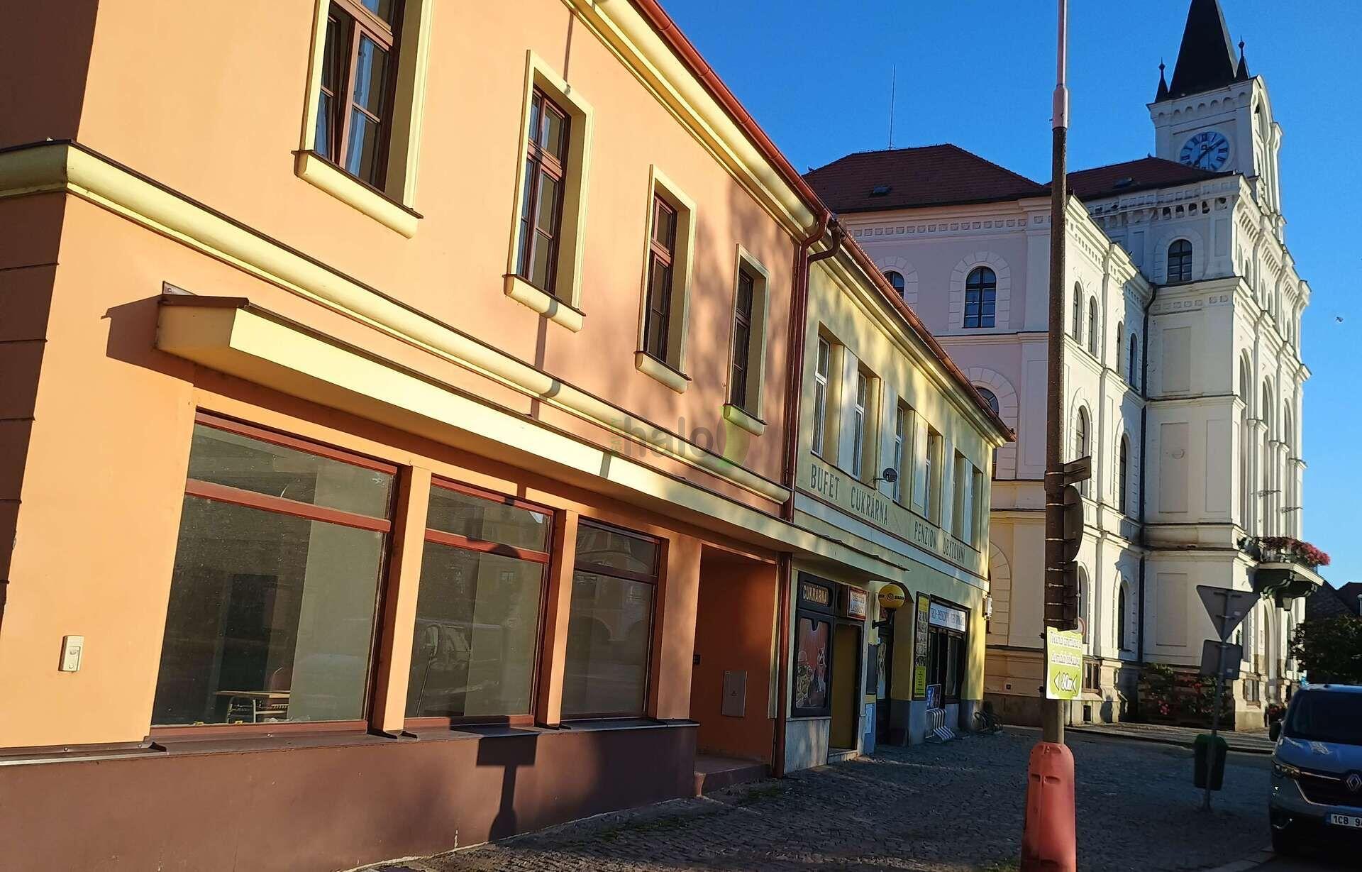 Pronájem obchodní nebytové prostory Netolice, Mírové náměstí