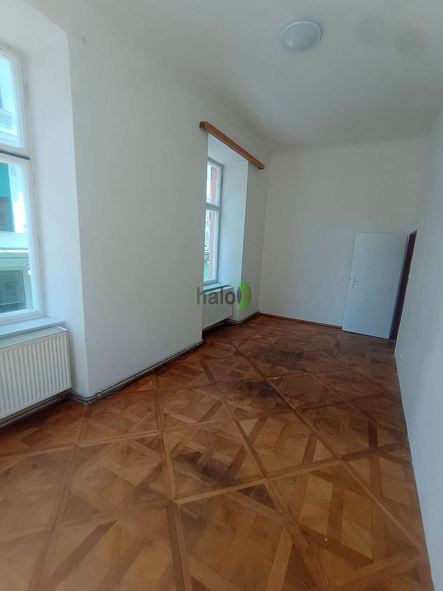 Pronájem 4+1 České Budějovice, Dr. Stejskala u náměstí v centru