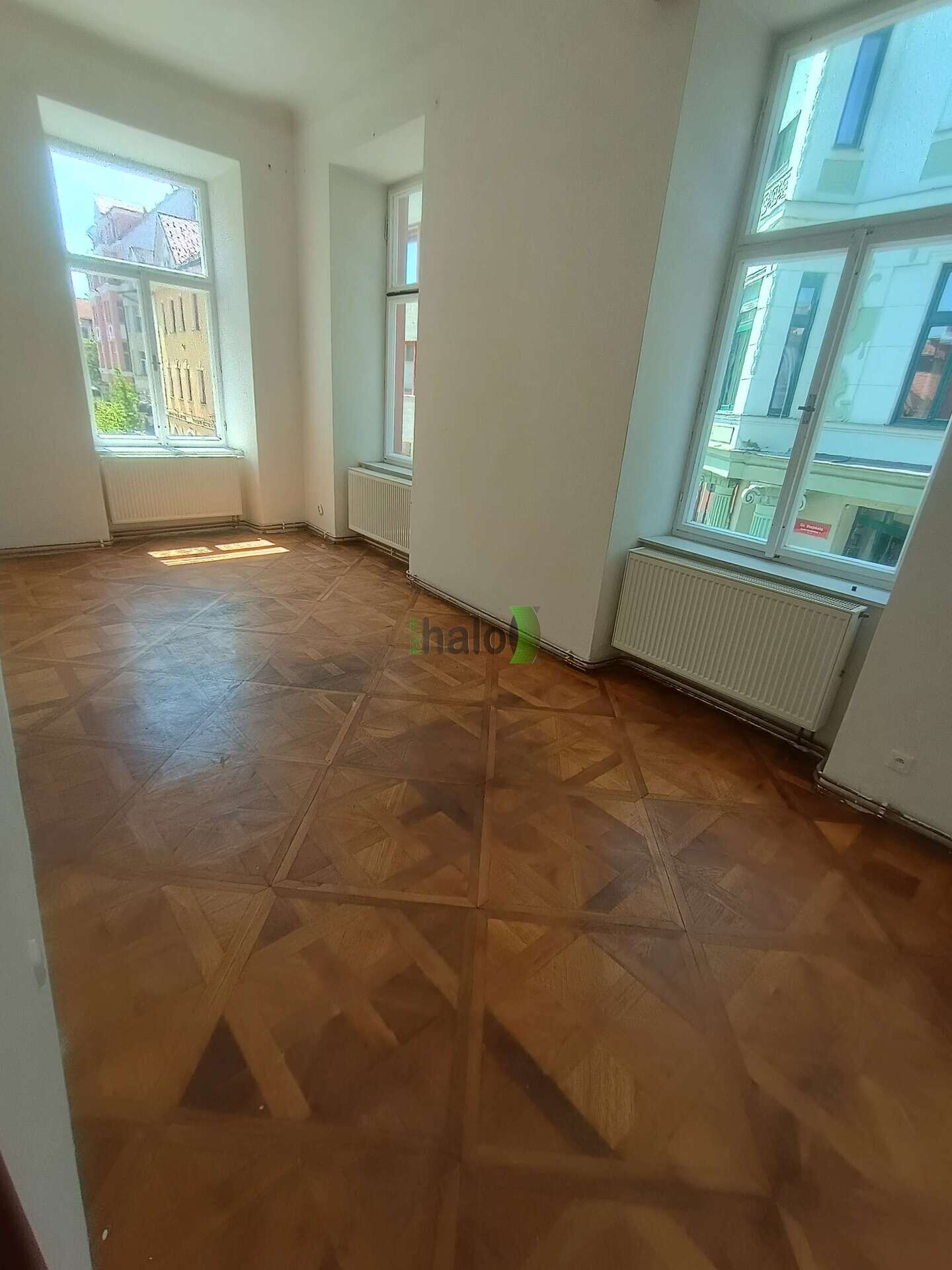 Pronájem 4+1 České Budějovice, Dr. Stejskala u náměstí v centru