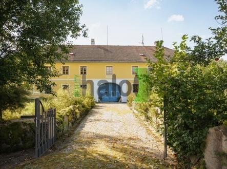 Prodej nájemního domu, 2 200 m²