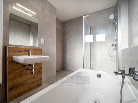 Pronájem bytu, 4+kk, 80 m²