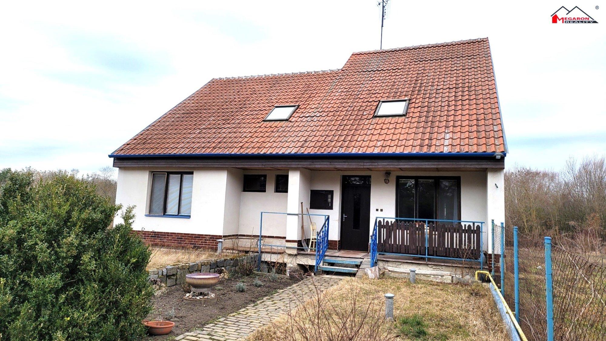 Rodinný dům  6+2,  garáž, dílna, zahradní zděný objekt, pozemek celkem 1311 m2