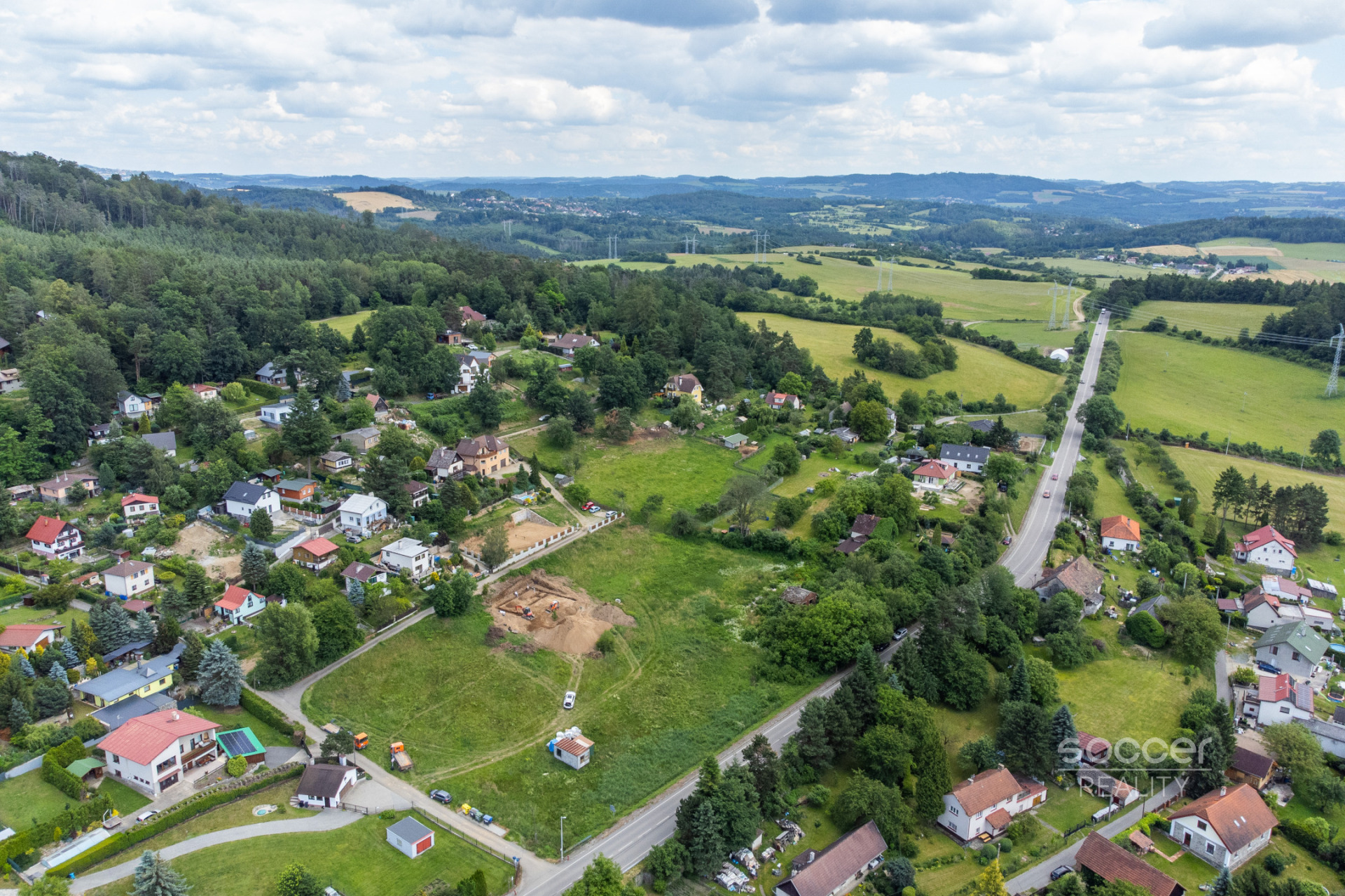 Prodej hezkého pozemku 1 364 m2 v obci Babice.