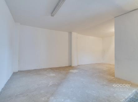 Pronájem - skladovací prostor, 390 m²