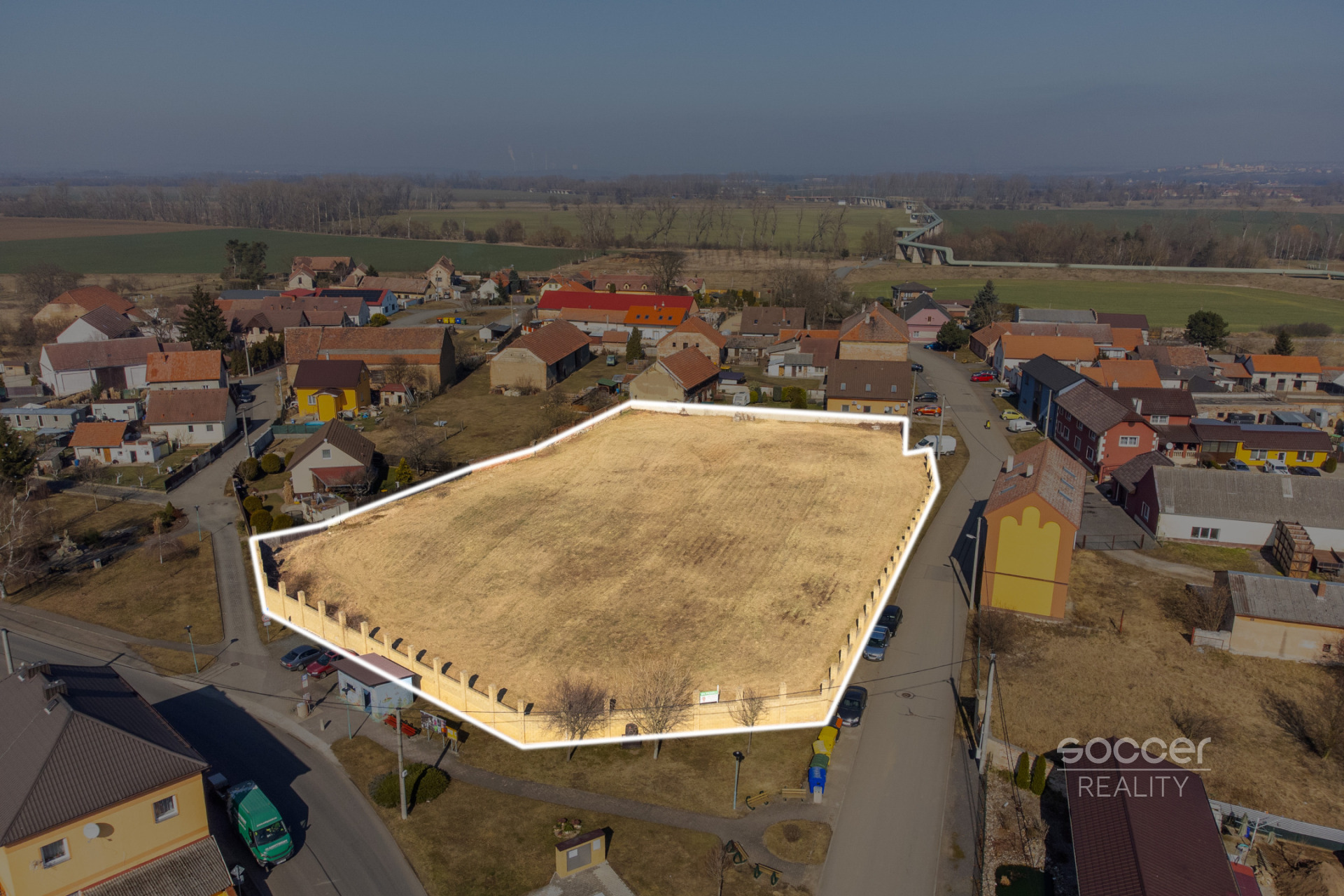 Prodej pozemků o celkové výměře 4625 m2, Zálezlice.