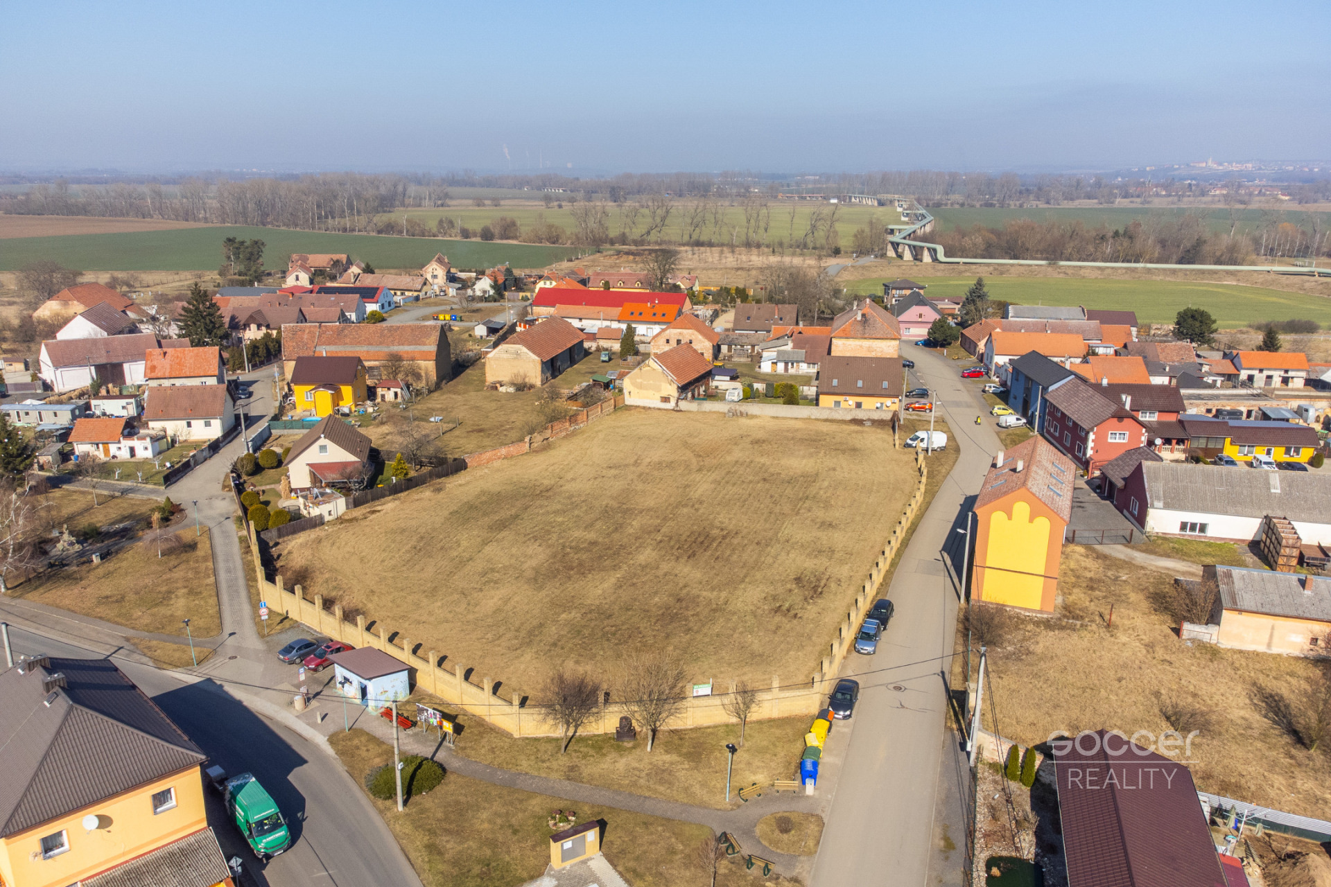 Prodej pozemků o celkové výměře 4625 m2, Zálezlice.
