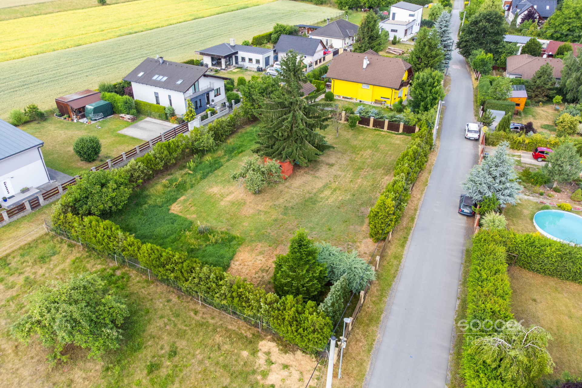 Prodej stavebního pozemku 1300 m2 v obci Záryby.