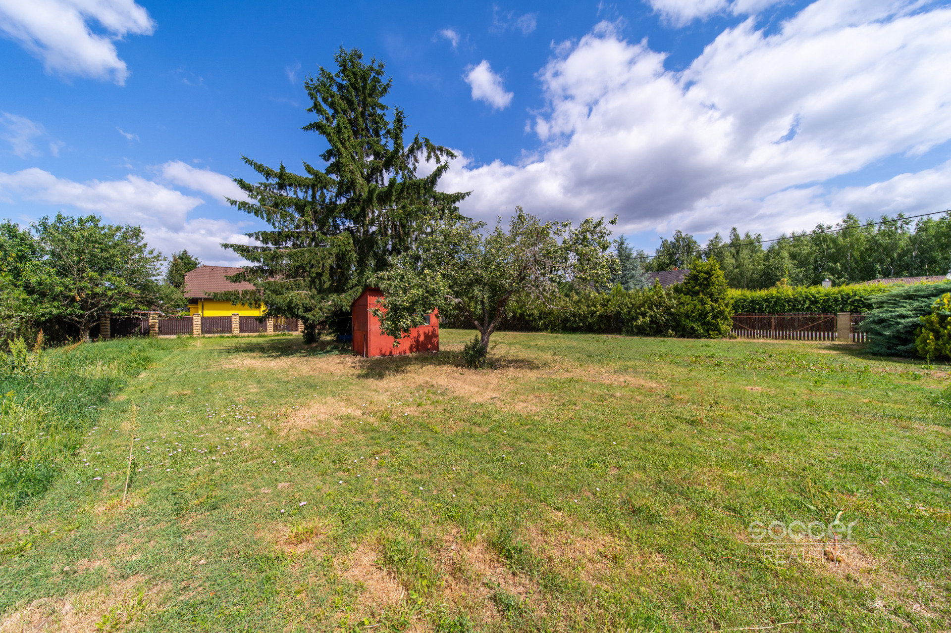 Prodej stavebního pozemku 1300 m2 v obci Záryby.