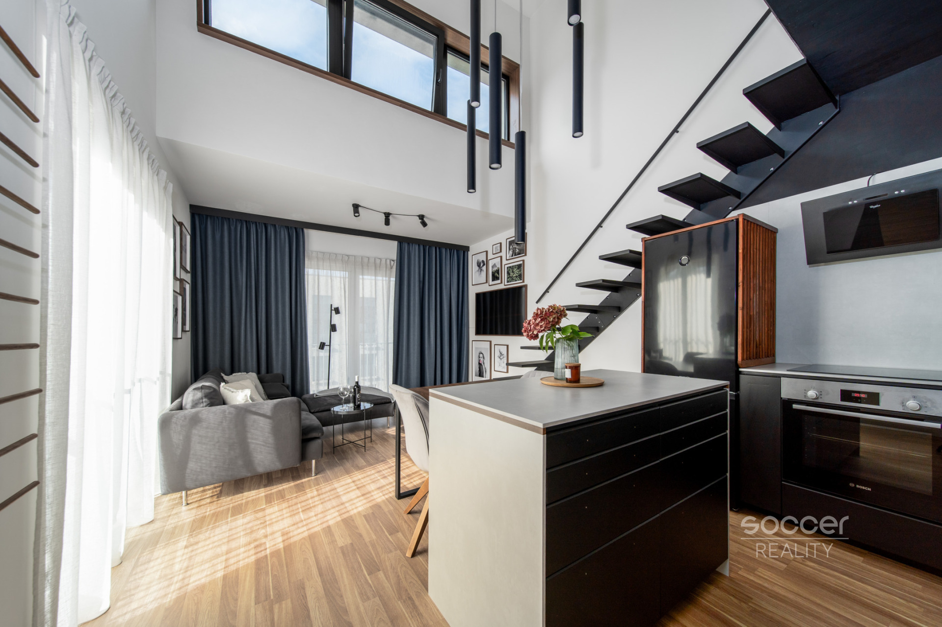 Prodej loftového bytu 1+kk s balkonem a možným sklepem a GS – Bydlení na Krejcárku, Praha 9.