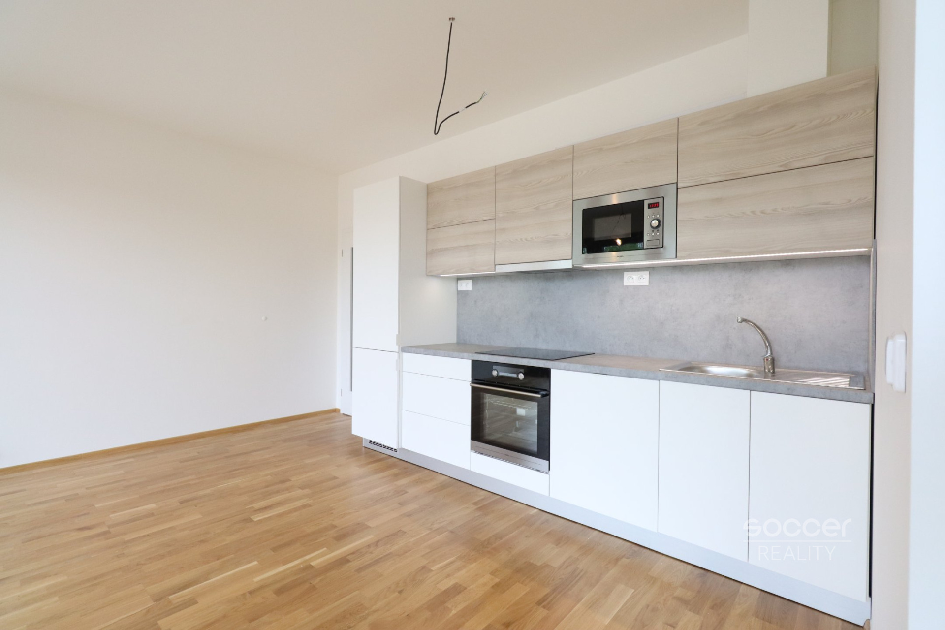 Pronájem bytu 2+kk/B, 46 m2 + 5 m2 balkon, ulice Breitfeldova, Praha 8 – Karlín.
