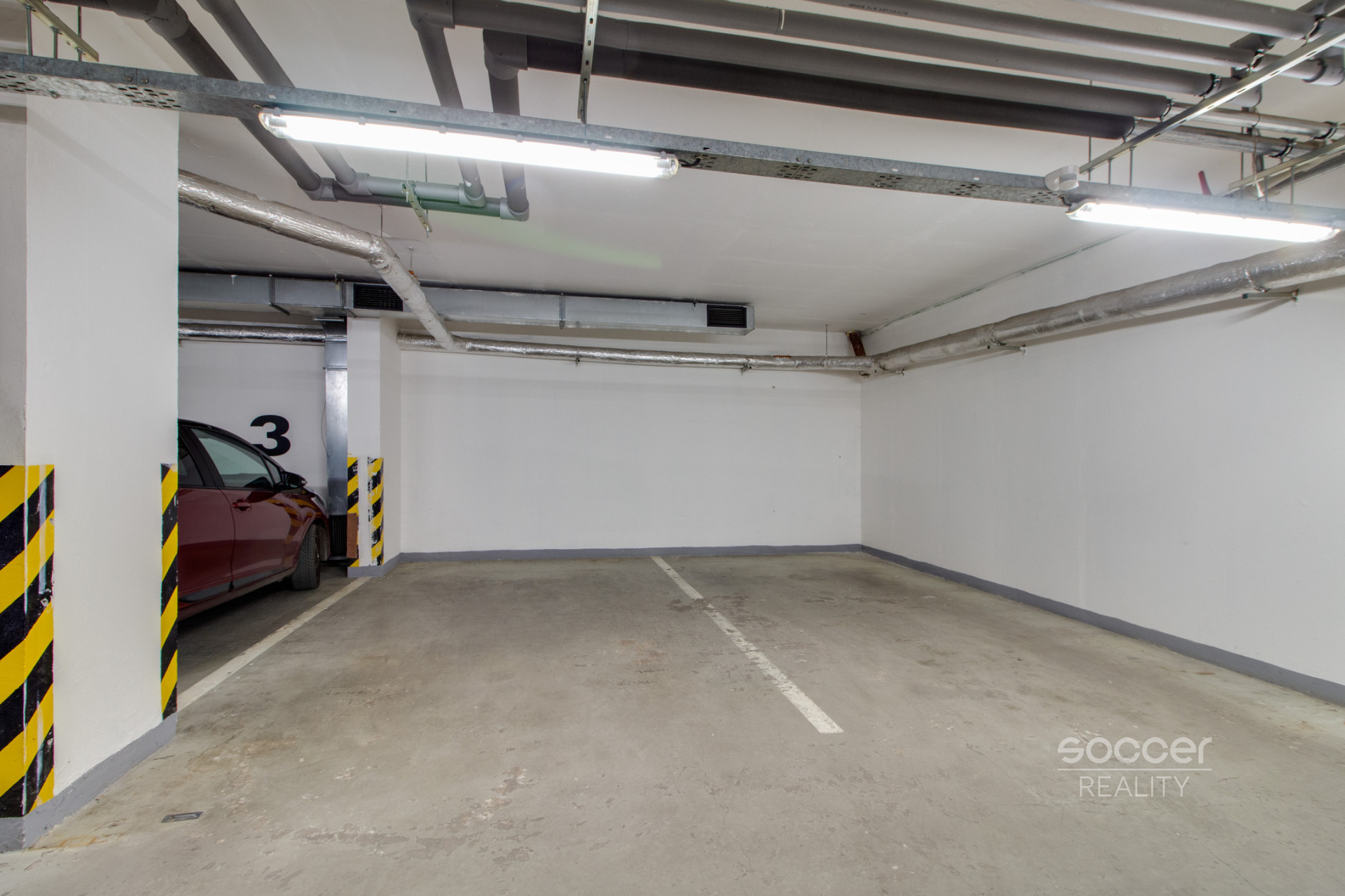 Pronájem garážového stání, 15 m2, ul. Paříkova, Praha 9 - Vysočany.