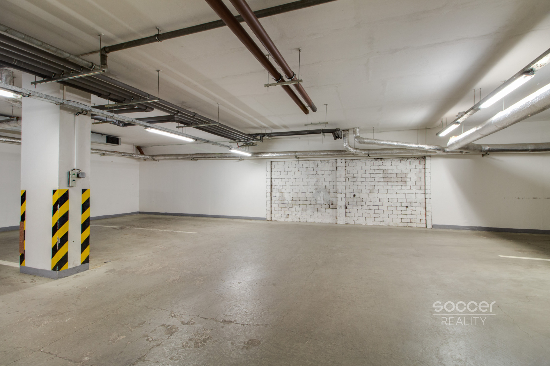 Pronájem garážového stání, 15 m2, ul. Paříkova, Praha 9 - Vysočany.