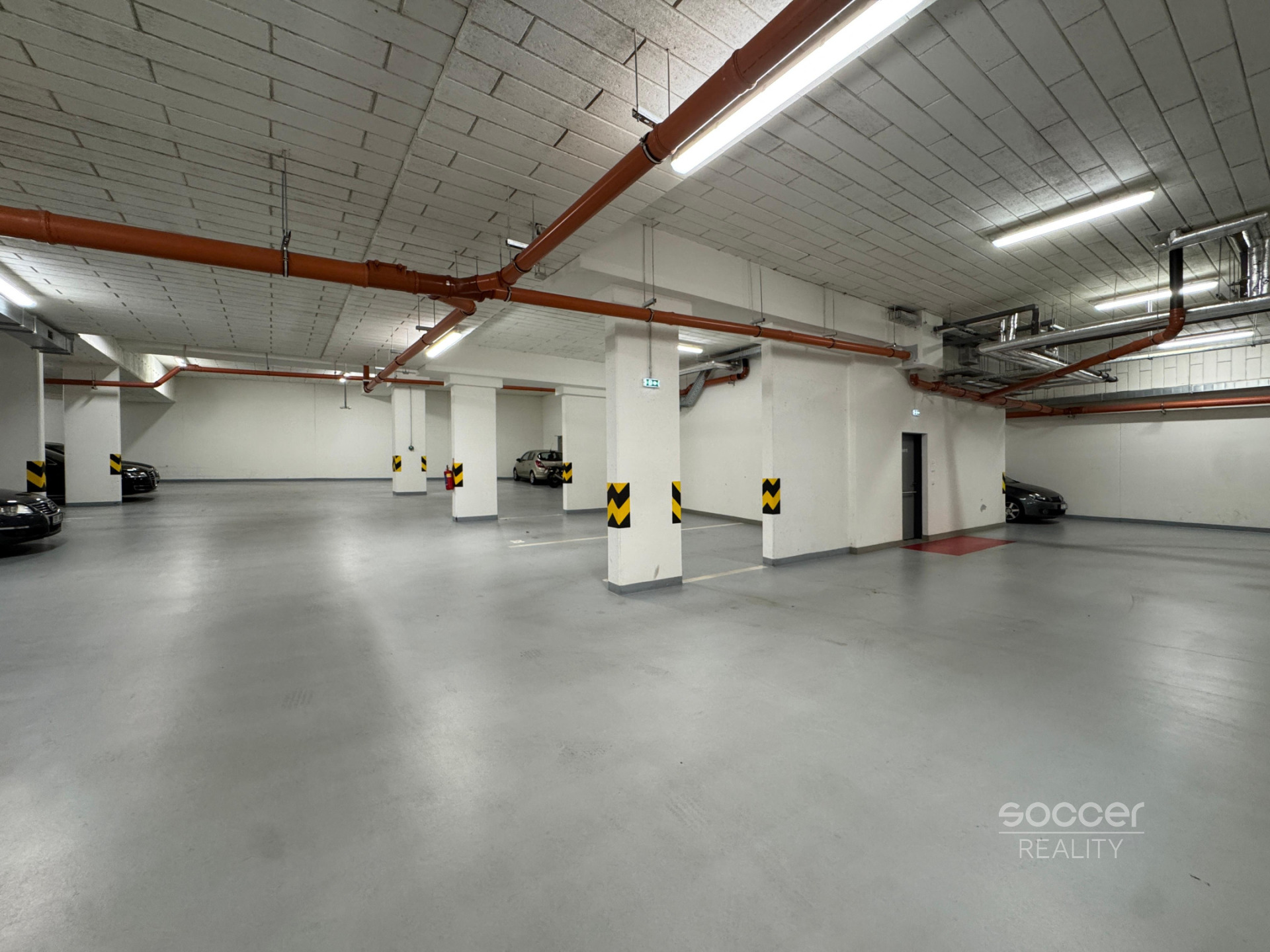 Pronájem garážového stání – Hostivař, Praha 10.