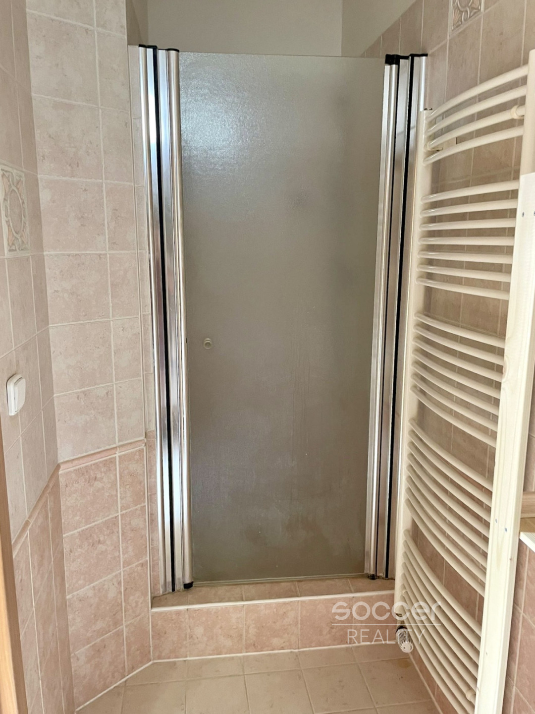 Atypický podkrovní byt 2+kk v atraktivním centru města. 