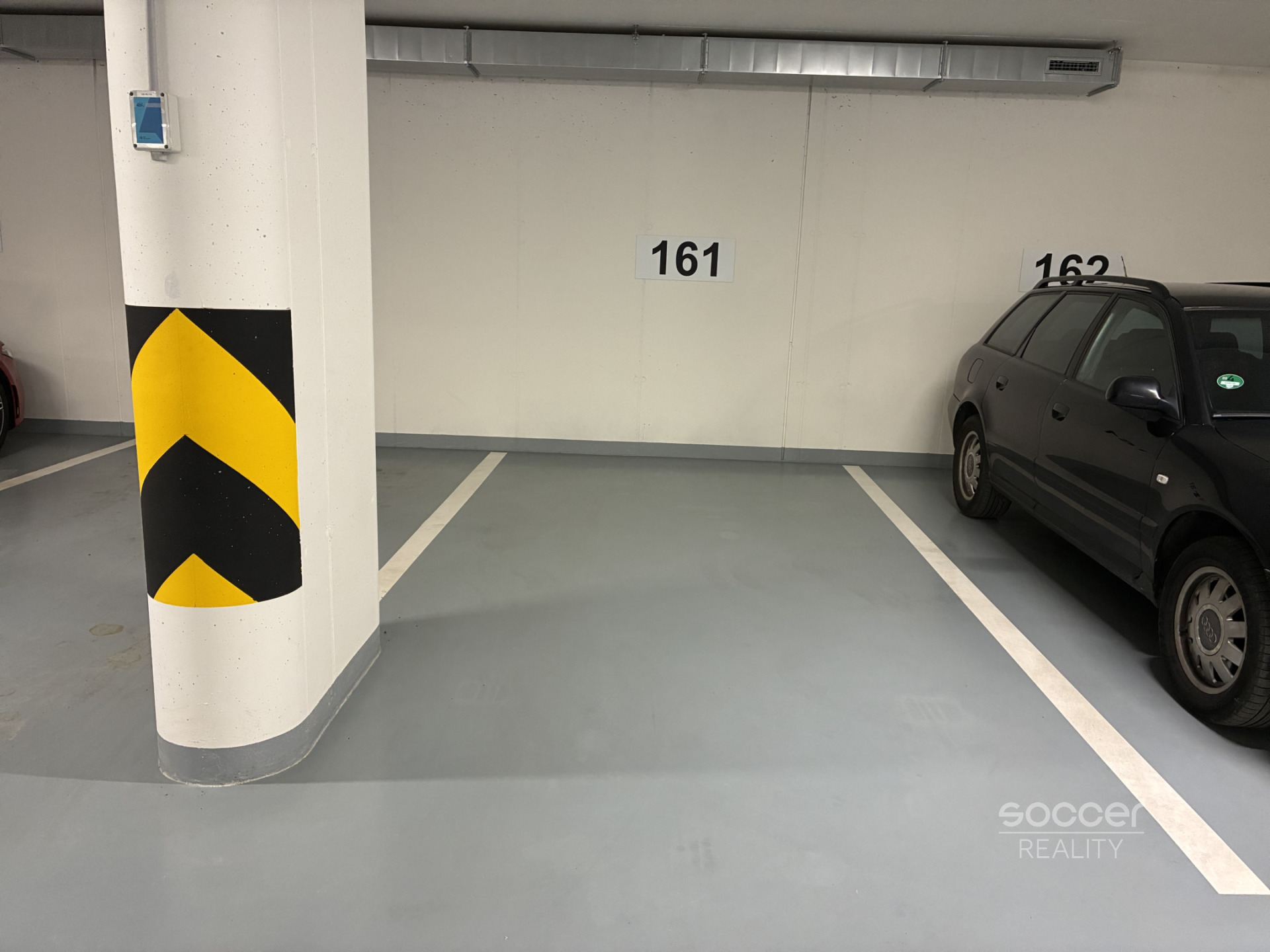 Pronájem garážového stání – Vysočany, metro B Vysočanská, ul. Střídavá