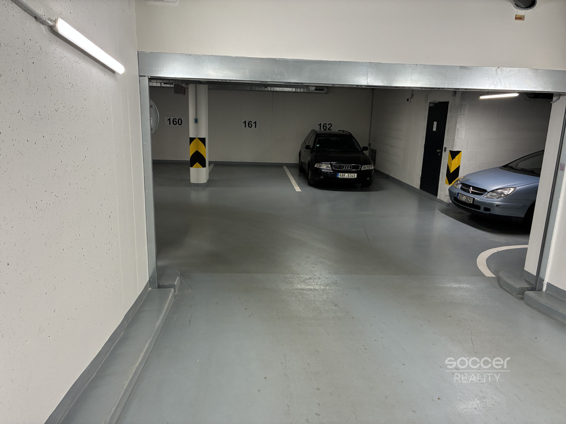 Pronájem garážového stání – Vysočany, metro B Vysočanská, ul. Střídavá