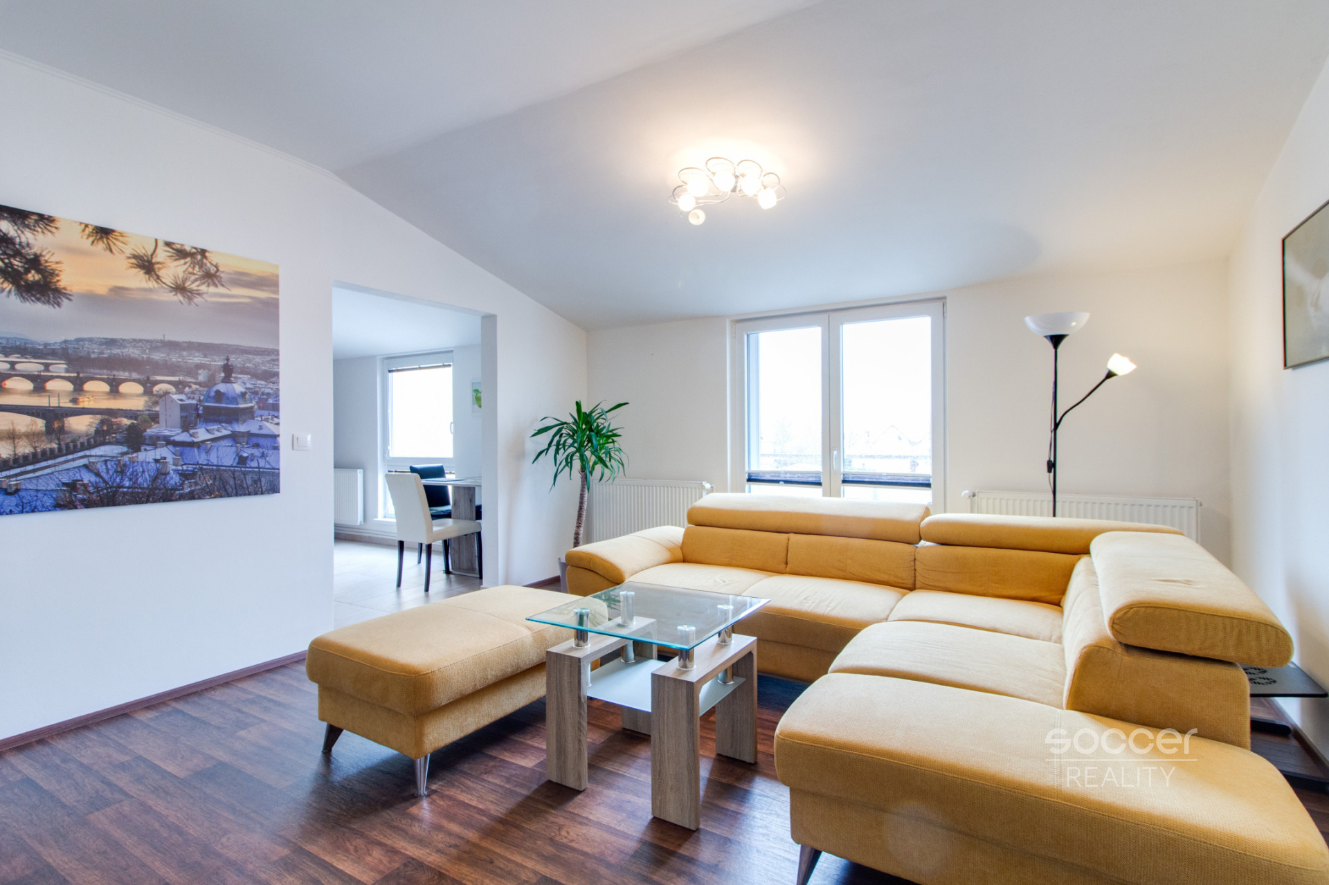 Pronájem bytu 3+1 s balkonem, v ulici U Školky, Nupaky. 