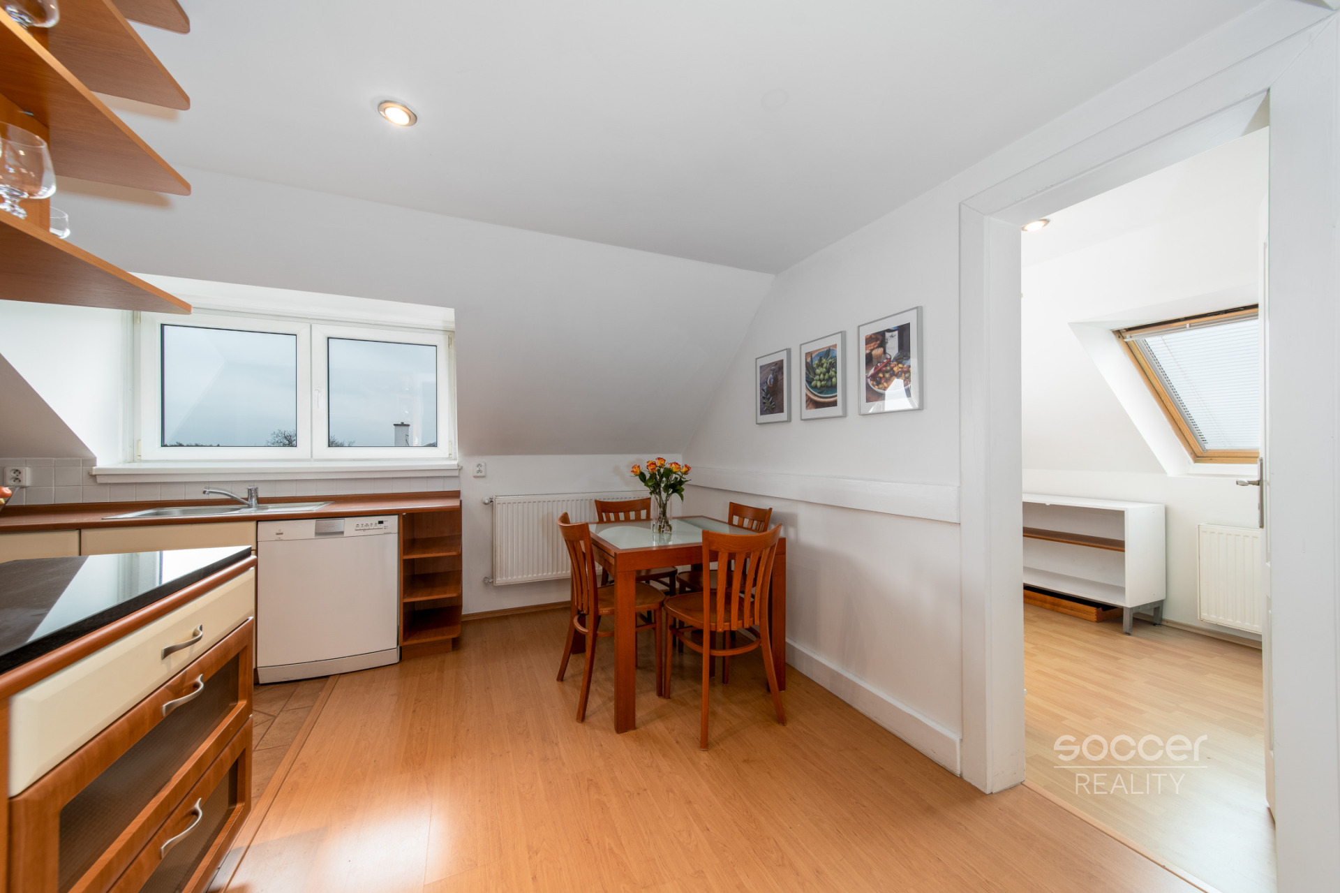 Jedinečný mezonet 3+kk+šatna v žádané čtvrti Mladé Boleslavi.