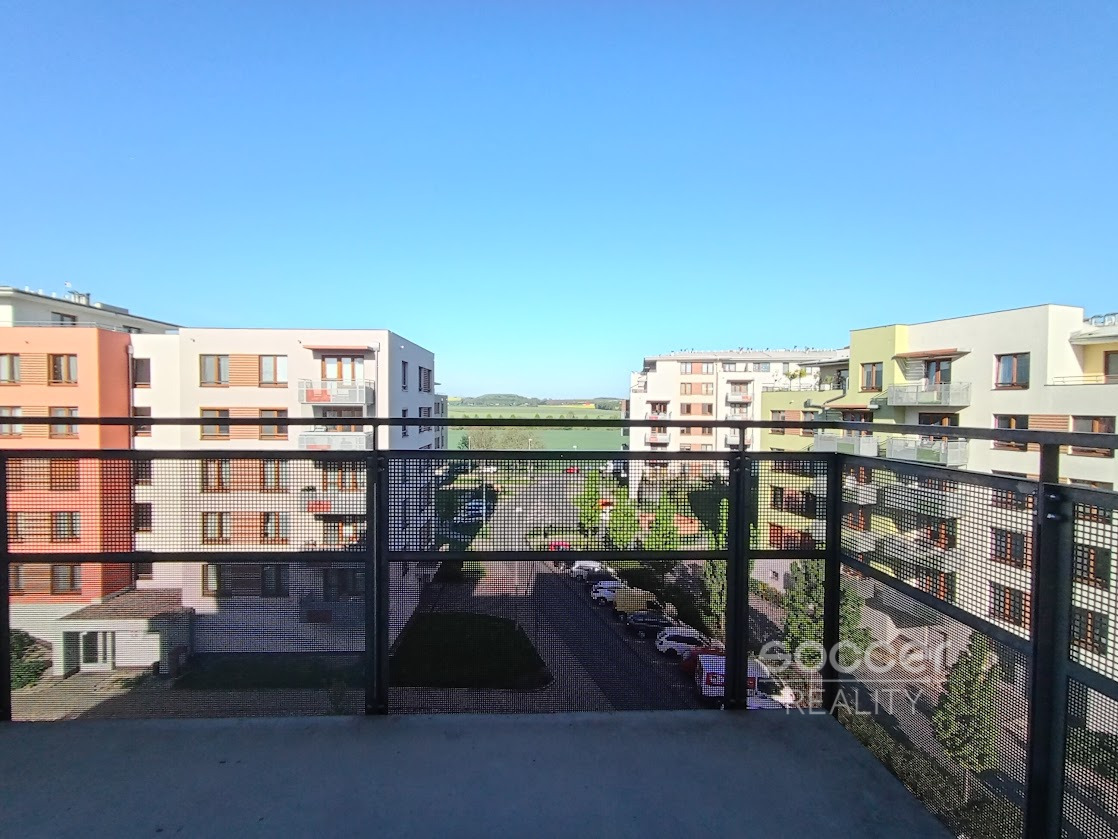 Pronájem bytu 1+kk/B/PS, 34 m2, Praha - Čakovice, ul. Bermanova.