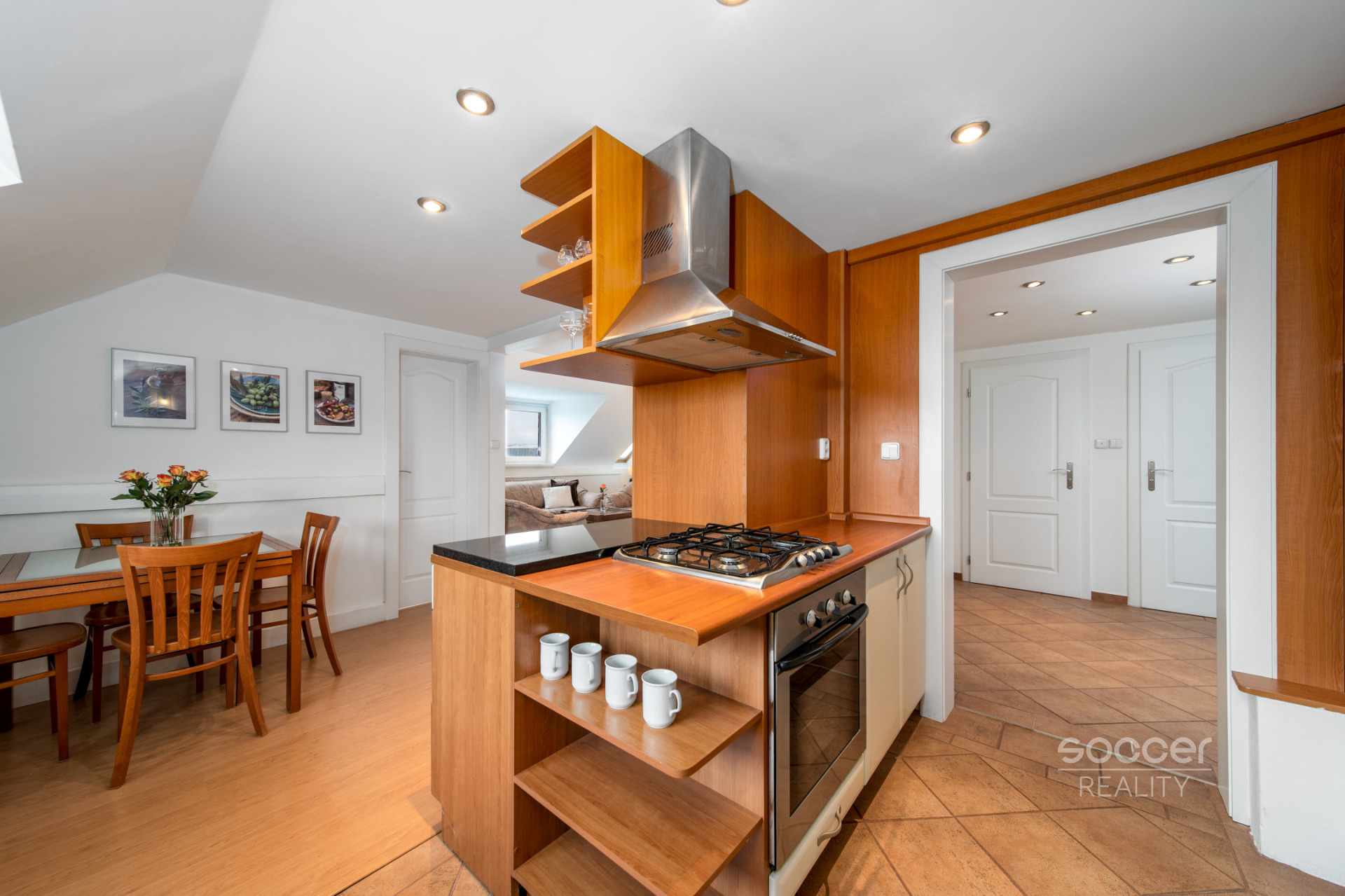 Jedinečný mezonet 3+kk+šatna v žádané čtvrti Mladé Boleslavi.