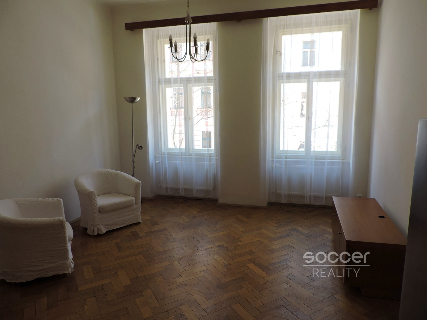 Pronájem prostorného bytu 3 + kk v Praze 2 - Vinohrady, ulice Budečská.