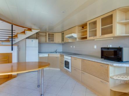 Pronájem bytu, atypický, 68 m²