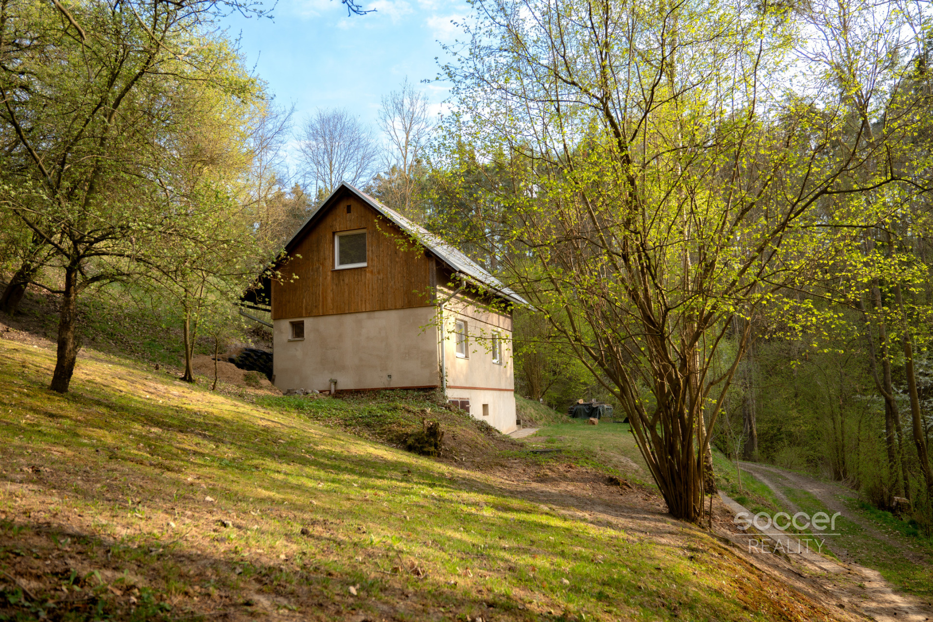 Pronájem rekreační chaty, Suhrovice, 16 km od Mladé Boleslavi.