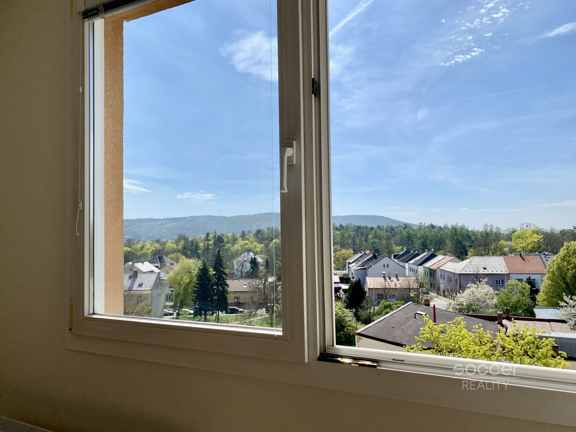 Velmi hezký byt po rekonstrukci ve vyhledávané lokalitě.