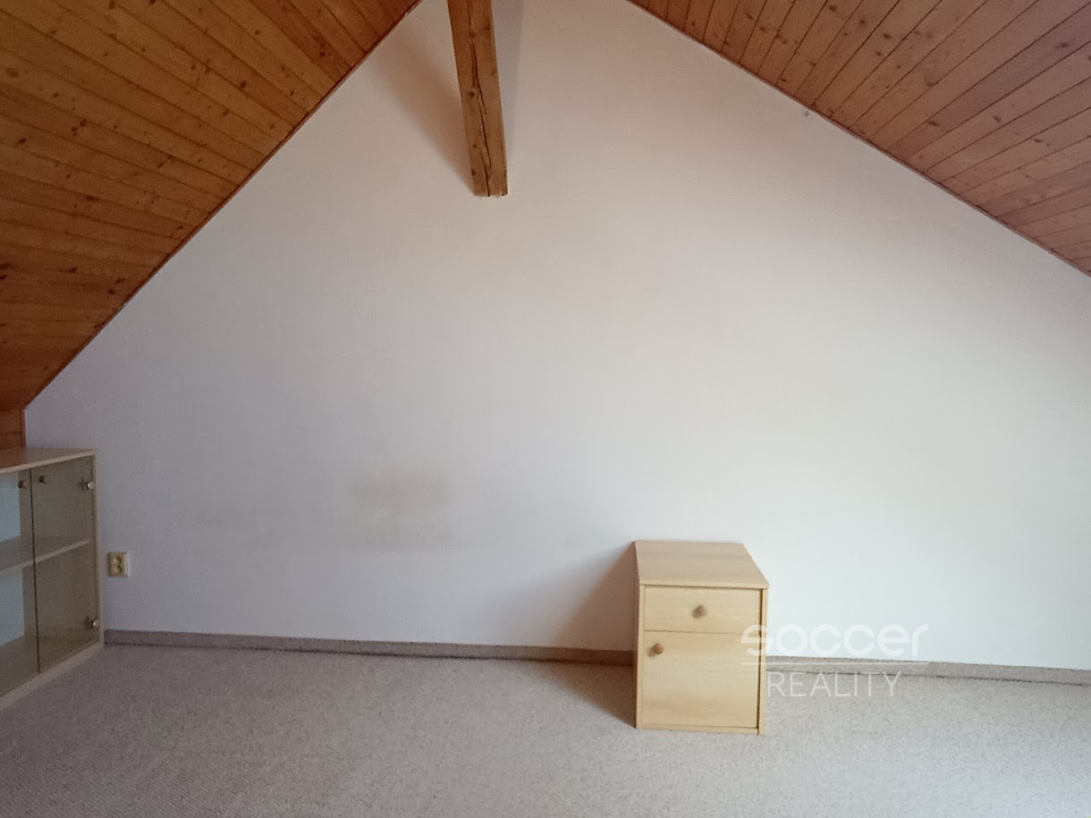 Pronájem bytu 2+kk/M, 40 m2, ul. Jirečkova, Praha 7 - Holešovice.