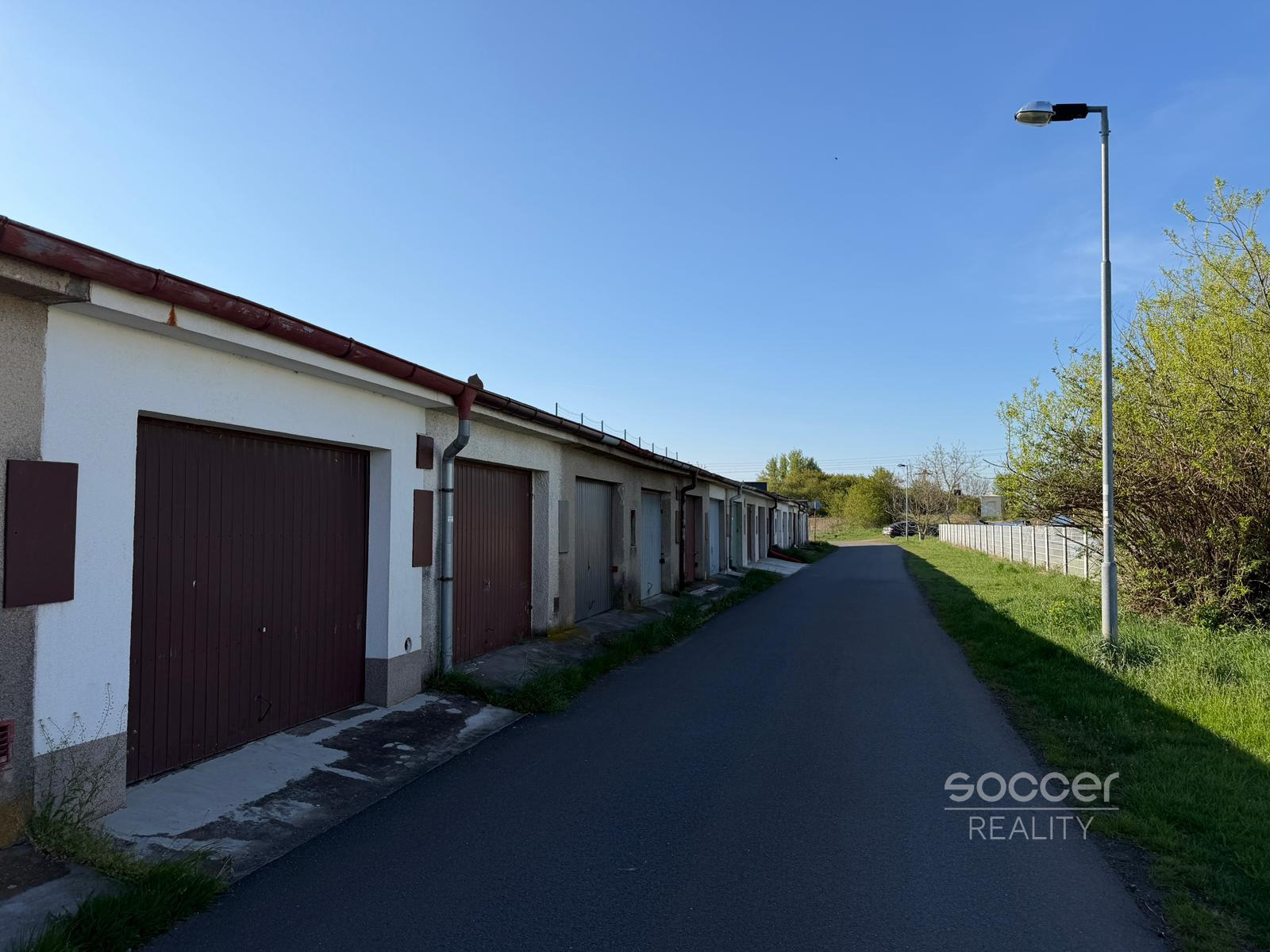 Pronájem garáže 22 m², Sadská, ul. U Stadionu.