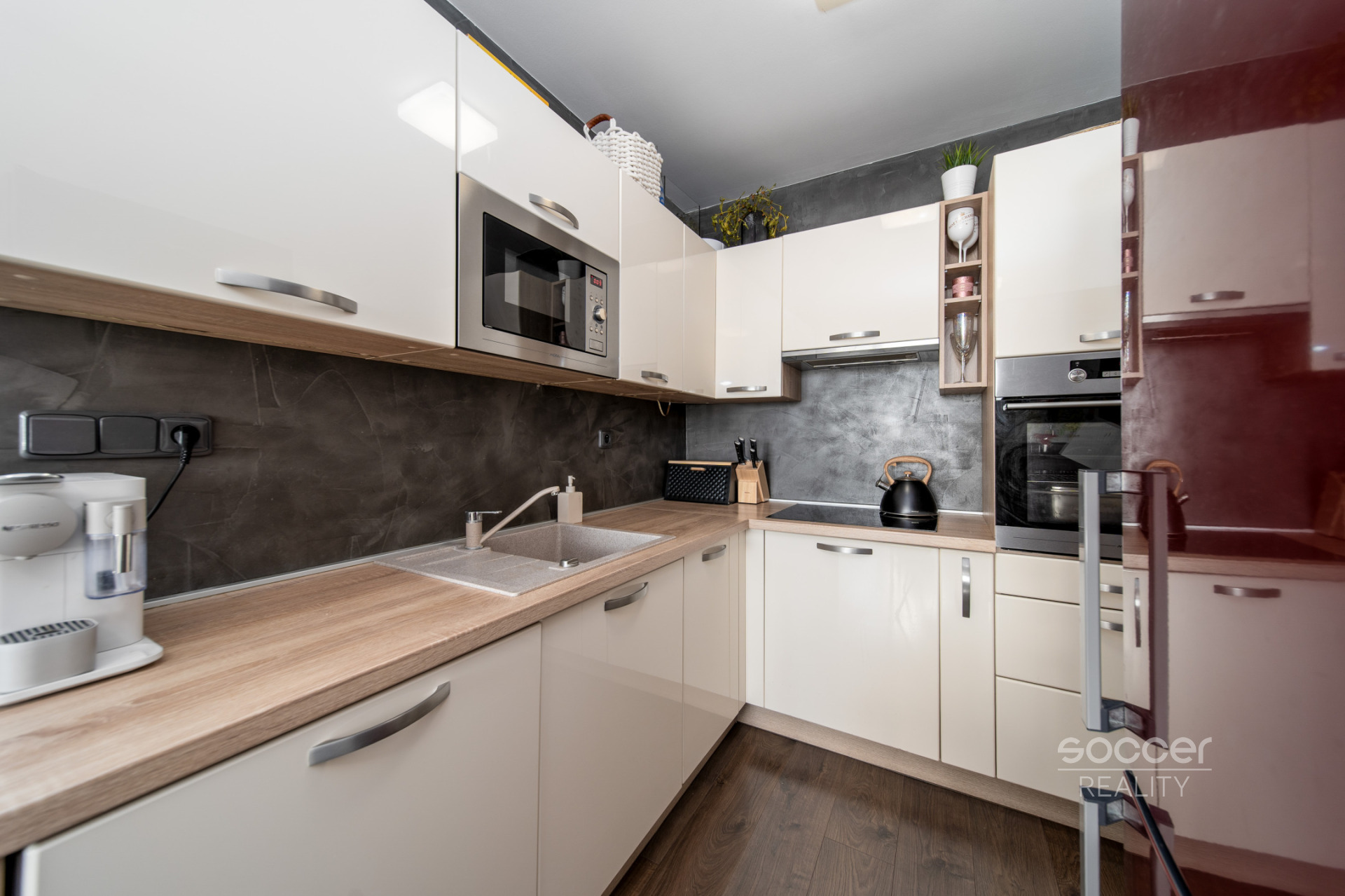 Prodej hezkého bytu 2kk, 42,97 m² se sklepní kójí, ul. Pavlišovská, Praha 20 – Horní Počernice